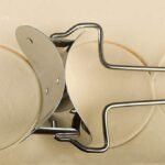 Anubhav Janni Stainless Steel Puri Cutter Degree Rotation Dough Circle Roller Machine with Handle Cookies Home Baking Tools Skin Wrapper Maker Women Kitchen poori Women (Pack Of 1 Pcs) - Image 4