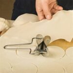 Anubhav Janni Stainless Steel Puri Cutter Degree Rotation Dough Circle Roller Machine with Handle Cookies Home Baking Tools Skin Wrapper Maker Women Kitchen poori Women (Pack Of 1 Pcs) - Image 6