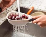 Anubhav Janni Compact Colander with Fruit Strainer and Folding Handle widely Used in The Kitchen can be to Clean Chickpeas Coriander chilies Vegetables Vegetable  Pasta Handles(pack of 1) - Image 2