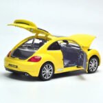 Volkswagen Beetle 1:24 diecast scale model car collectible - Image 5