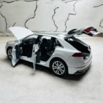 Audi Q8 1:24 diecast scale model car collectible | Assorted Colors - Image 2