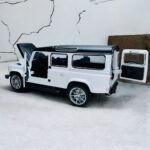 Classic Land Rover Defender 110 1:24 diecast scale model car collectible | Assorted Colors - Image 5