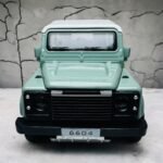 Classic Land Rover Defender 110 1:24 diecast scale model car collectible | Assorted Colors - Image 3