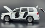 Toyota Land Cruiser LC200 1:24  diecast Scale Model | Assorted Colors - Image 7