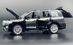 Toyota Land Cruiser LC200 1:24  diecast Scale Model | Assorted Colors - Image 3