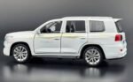 Toyota Land Cruiser LC200 1:24  diecast Scale Model | Assorted Colors - Image 8