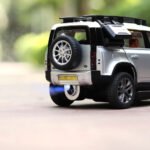 Remote Control Metal Diecast Defender Car with Smoke Effect | Openable Doors & Light | 1:22 Scale - Image 4