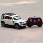 Remote Control Metal Diecast Defender Car with Smoke Effect | Openable Doors & Light | 1:22 Scale - Image 6